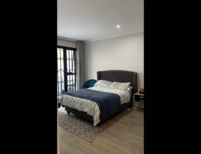 2 BEDROOM APARTMENT FOR SALE IN BRYANSTON